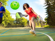 將圖片載入圖庫檢視器 Pickleball Paddles with Balls